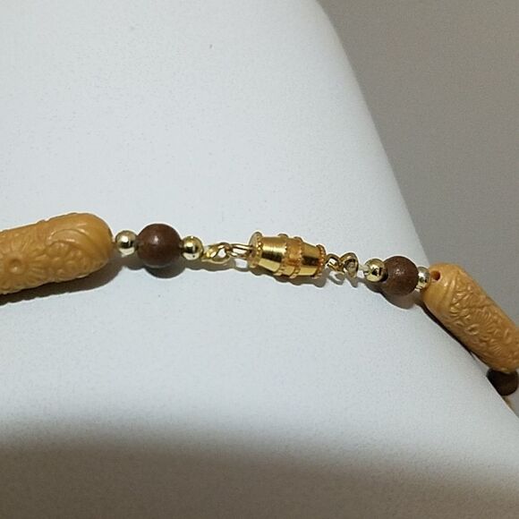 Vintage Brown & Tan Floral Patterned Necklace - Picture 3 of 3
